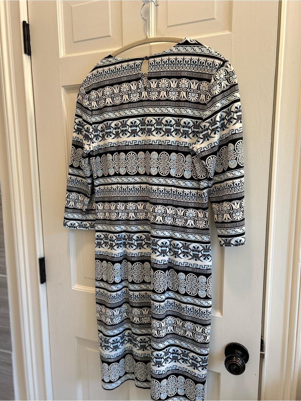 Women's Black and White Patterned Shift Dress
